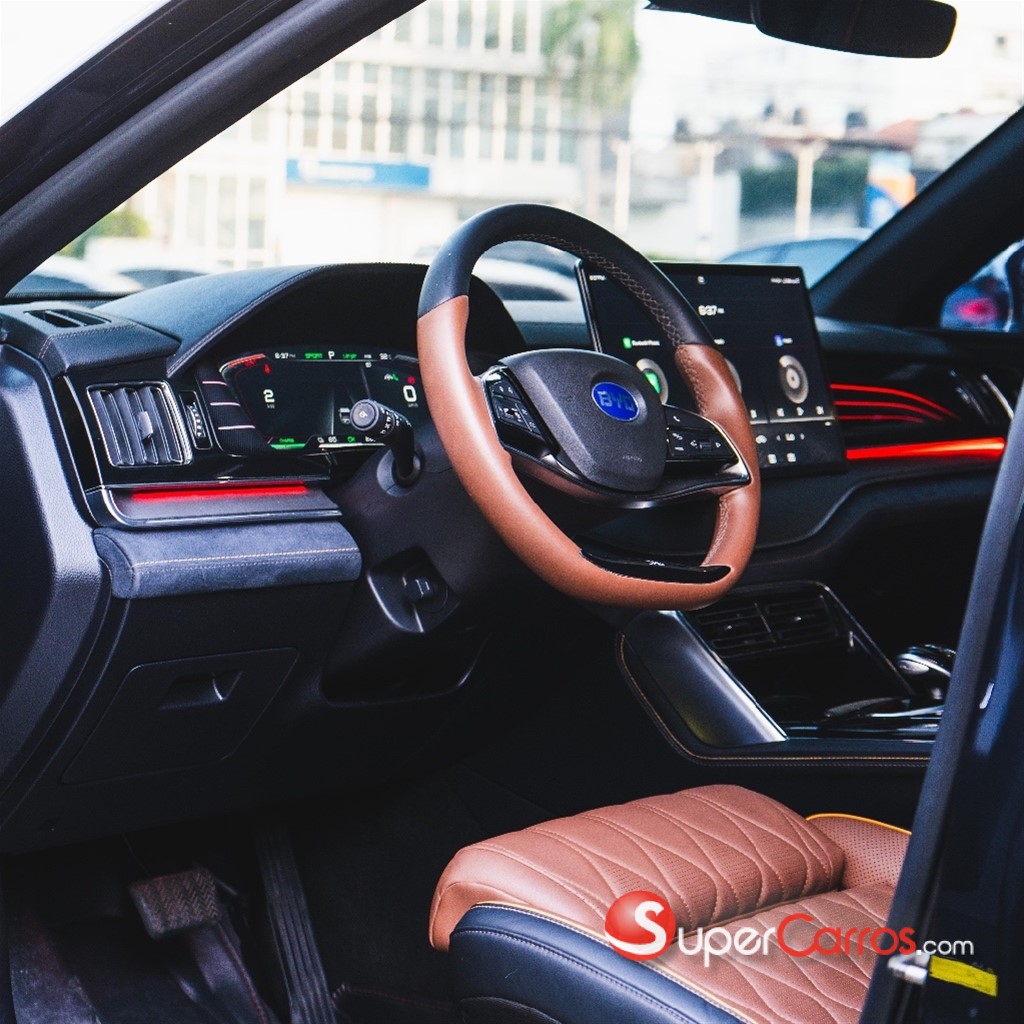 2023 BYD Tang — foto 8 / 12