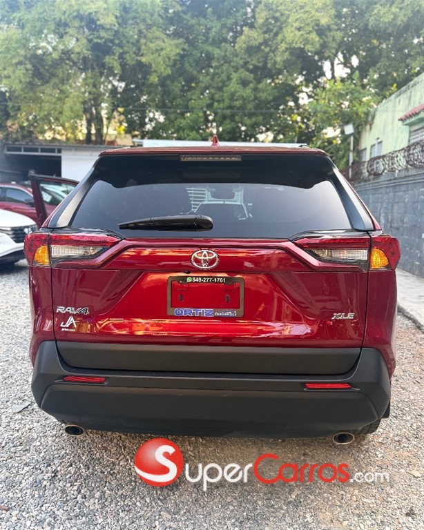 2023 Toyota RAV4 XLE PLUS — foto 5 / 9
