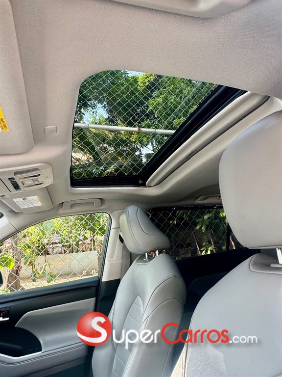 2021 Toyota Highlander XLE — foto 2 / 8
