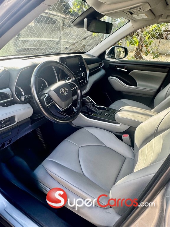 2021 Toyota Highlander XLE — foto 3 / 8