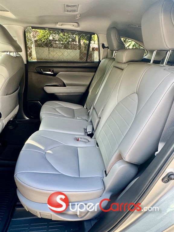 2021 Toyota Highlander XLE — foto 5 / 8