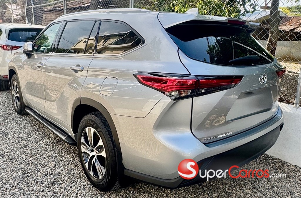 2021 Toyota Highlander XLE — foto 6 / 8