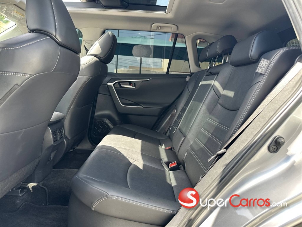 2024 Toyota RAV4 XLE Hybrid — foto 9 / 12