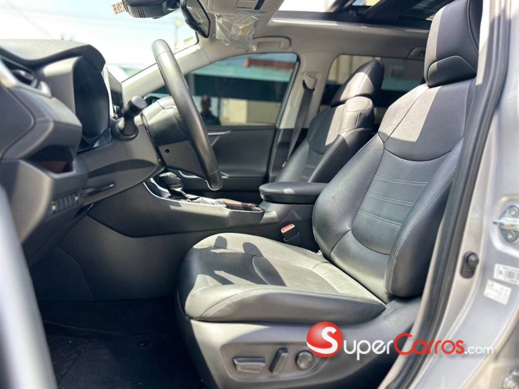 2024 Toyota RAV4 XLE Hybrid — foto 10 / 12