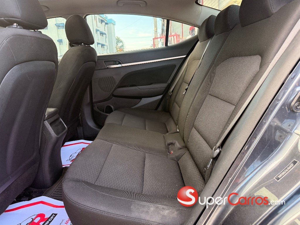 2020 Hyundai Elantra SEL — foto 6 / 8