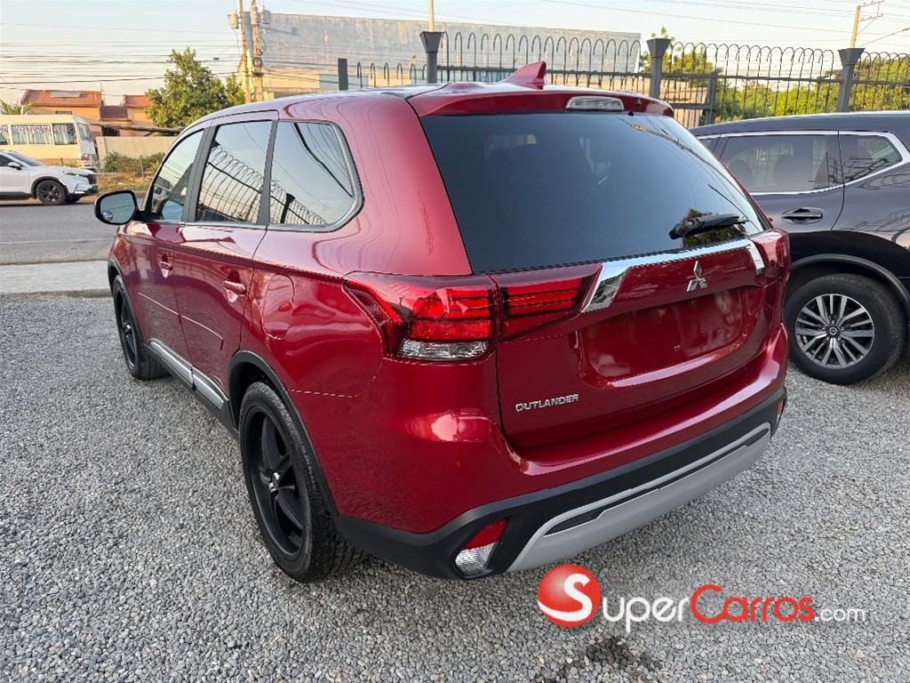 2020 Mitsubishi Motors Outlander — foto 6 / 10
