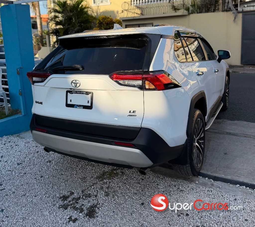 2020 Toyota RAV4 LE PLUS — foto 5 / 8