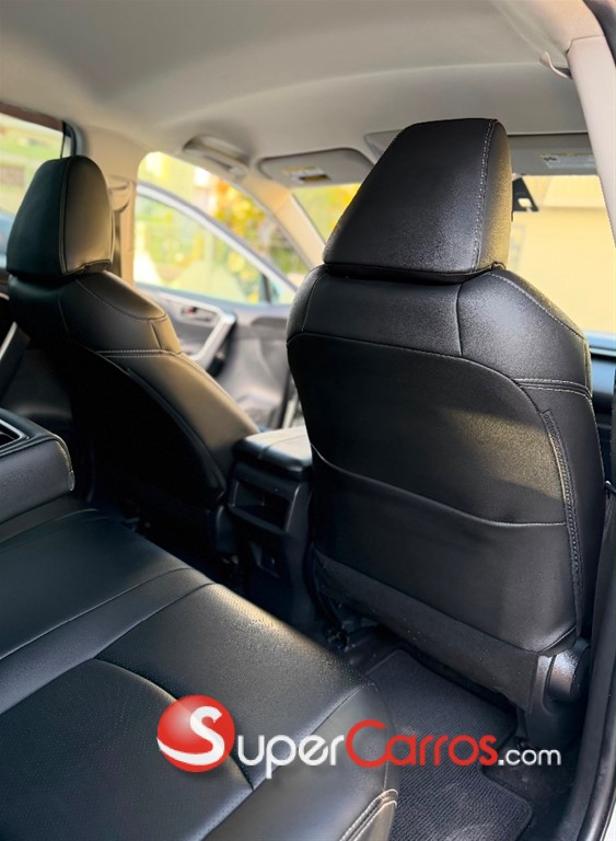 2020 Toyota RAV4 LE PLUS — foto 6 / 8