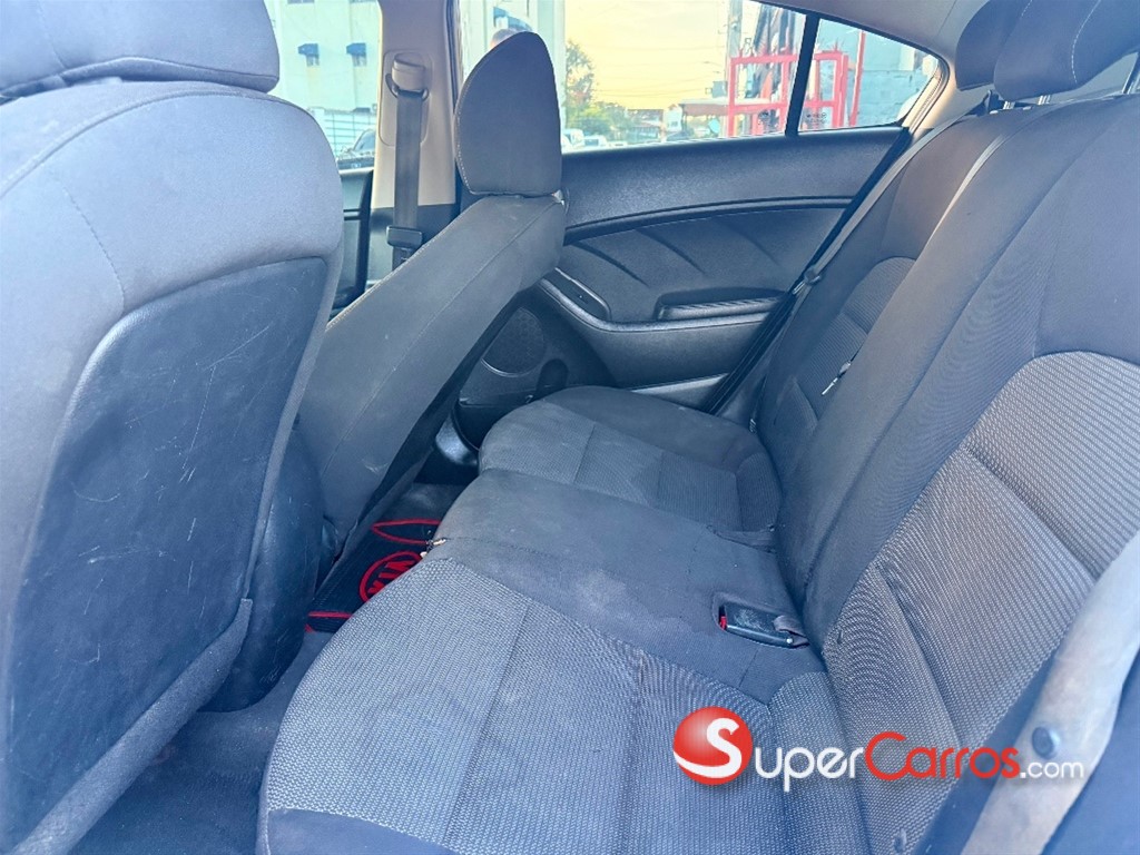 2018 Kia Forte LX — foto 6 / 8