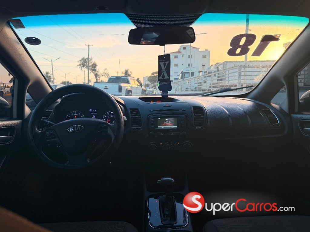 2018 Kia Forte LX — foto 7 / 8