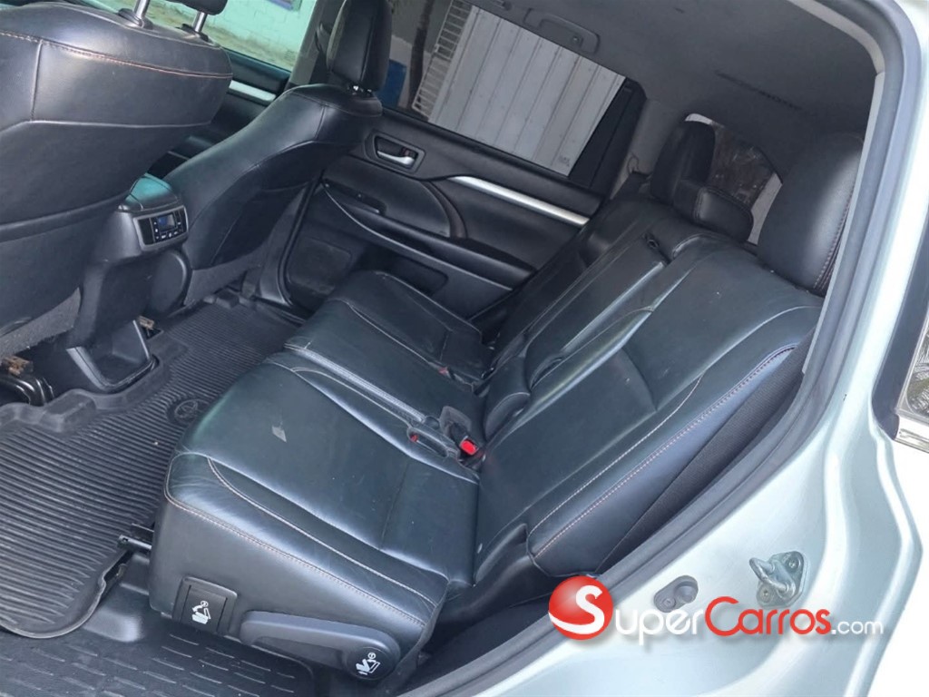 2016 Toyota Highlander XLE — foto 7 / 10