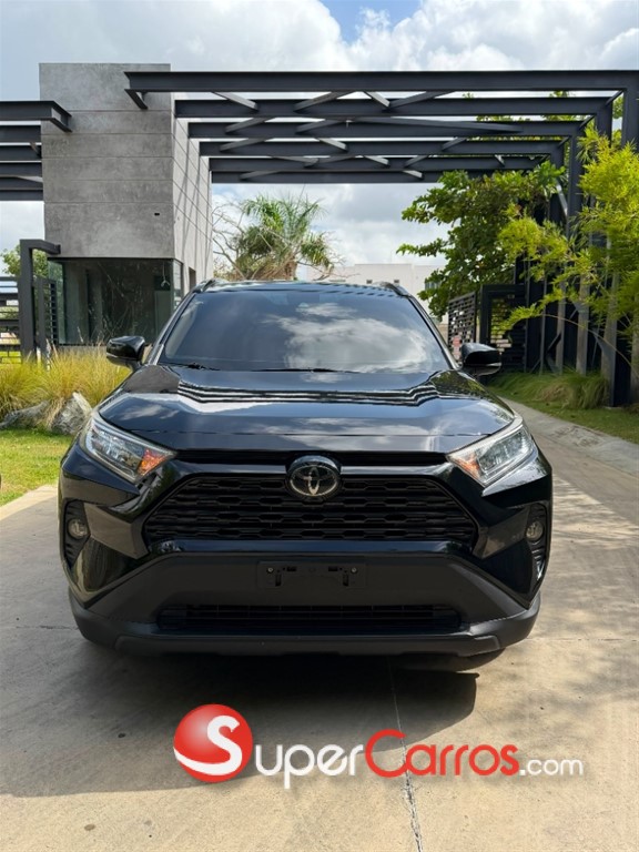 2020 Toyota RAV4 XLE — foto 2 / 12