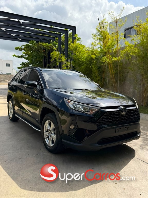 2020 Toyota RAV4 XLE — foto 3 / 12