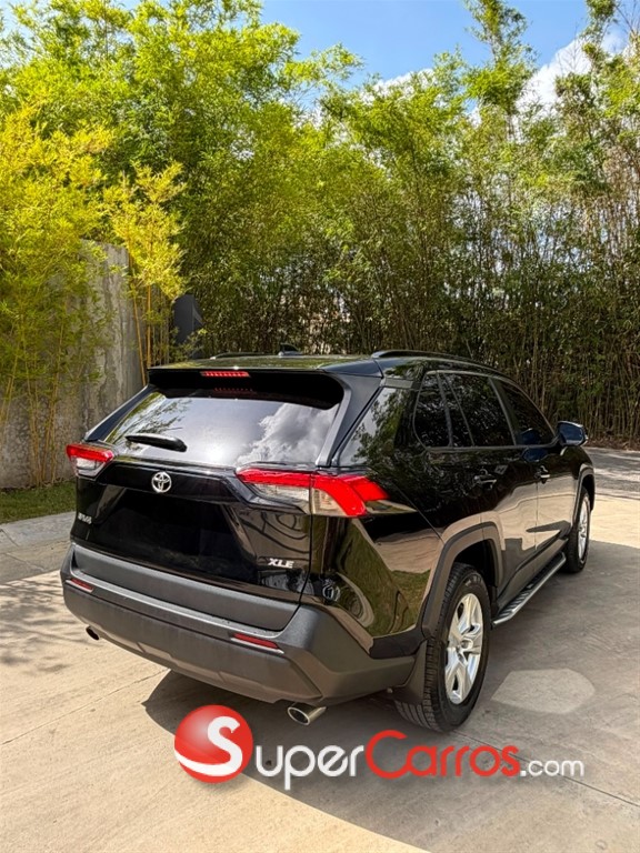 2020 Toyota RAV4 XLE — foto 5 / 12