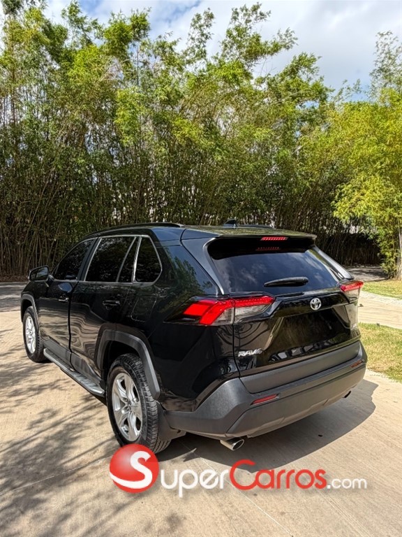 2020 Toyota RAV4 XLE — foto 7 / 12
