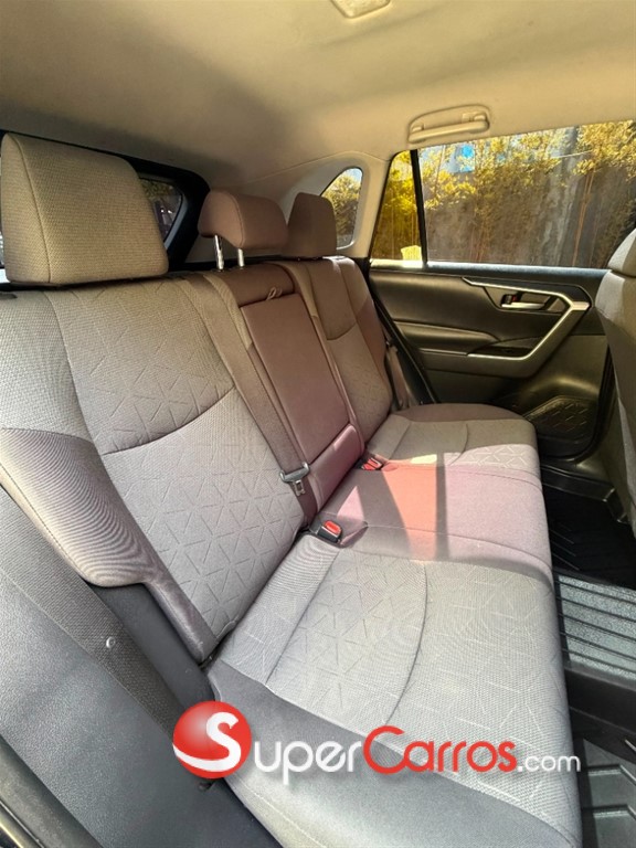 2020 Toyota RAV4 XLE — foto 8 / 12