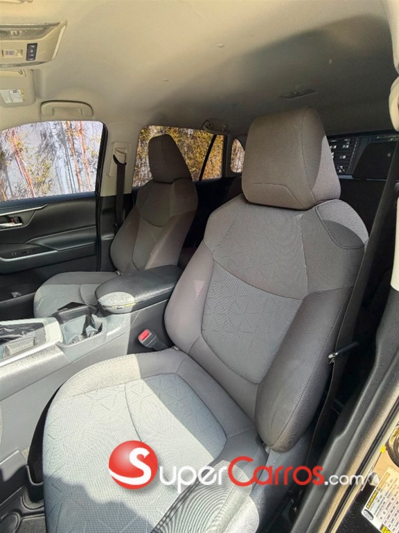 2020 Toyota RAV4 XLE — foto 9 / 12
