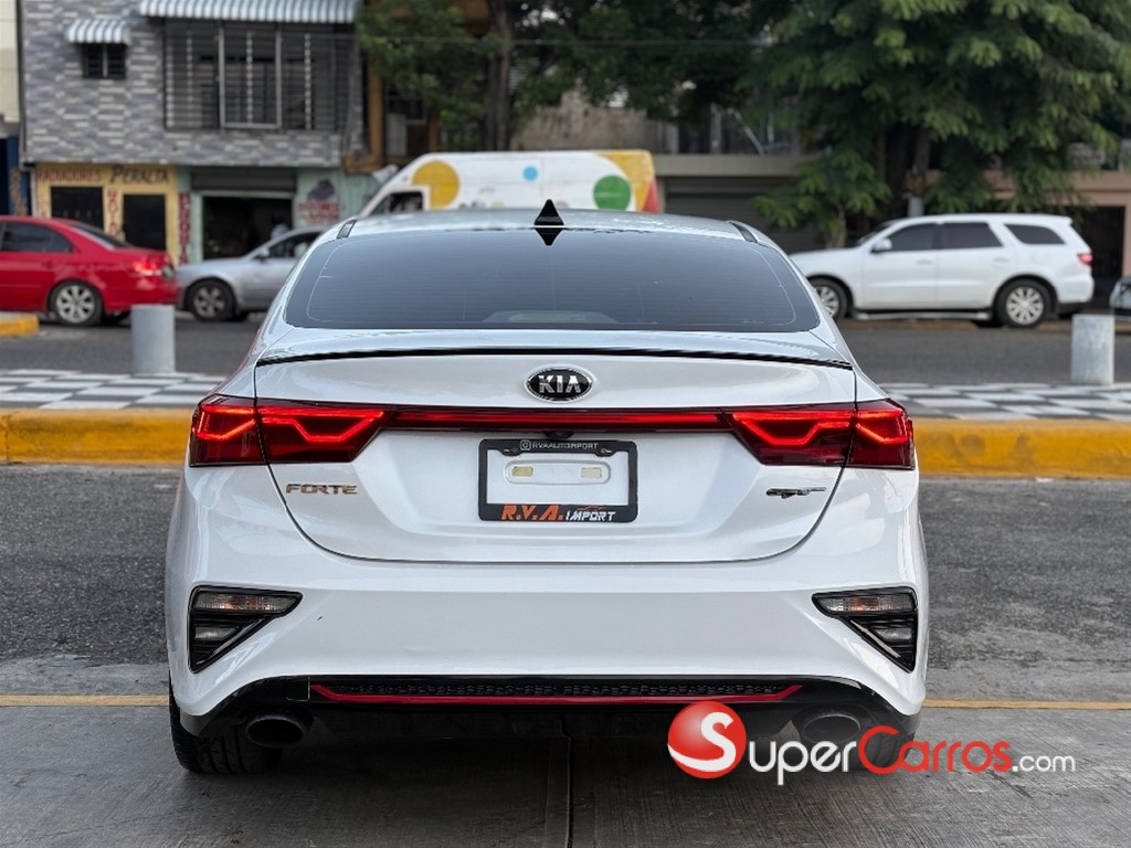 2021 Kia Forte GT — foto 8 / 9