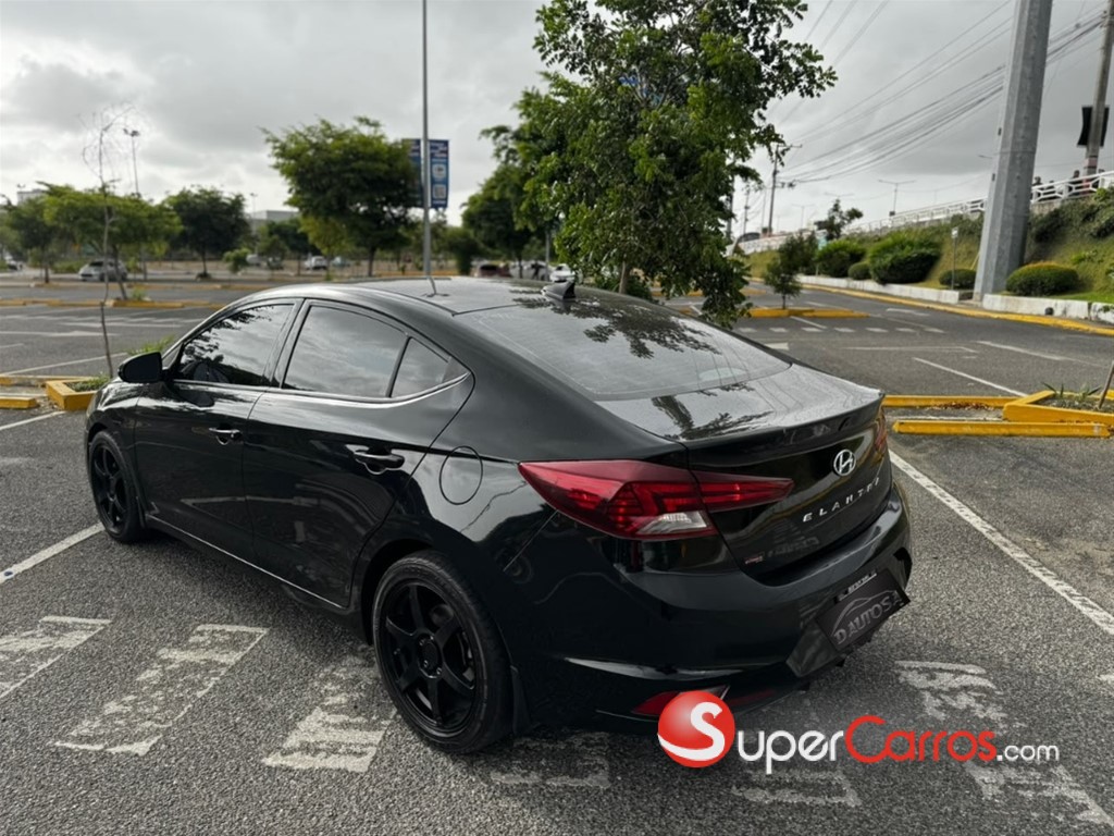 2020 Hyundai Elantra SEL — foto 8 / 12