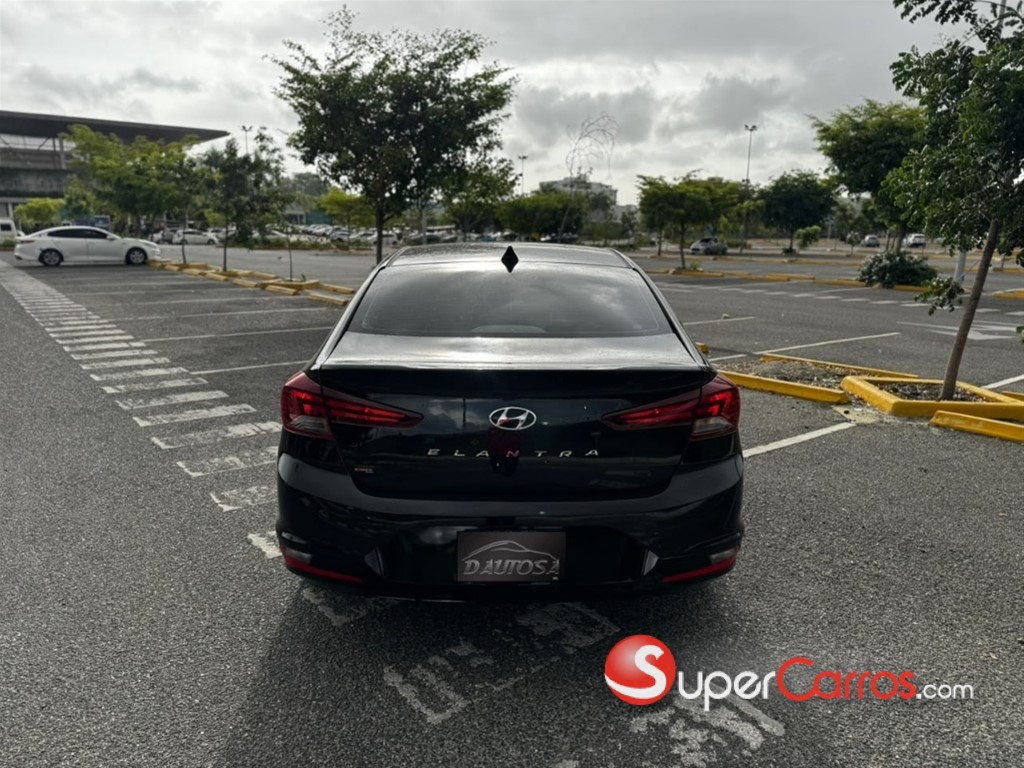 2020 Hyundai Elantra SEL — foto 9 / 12