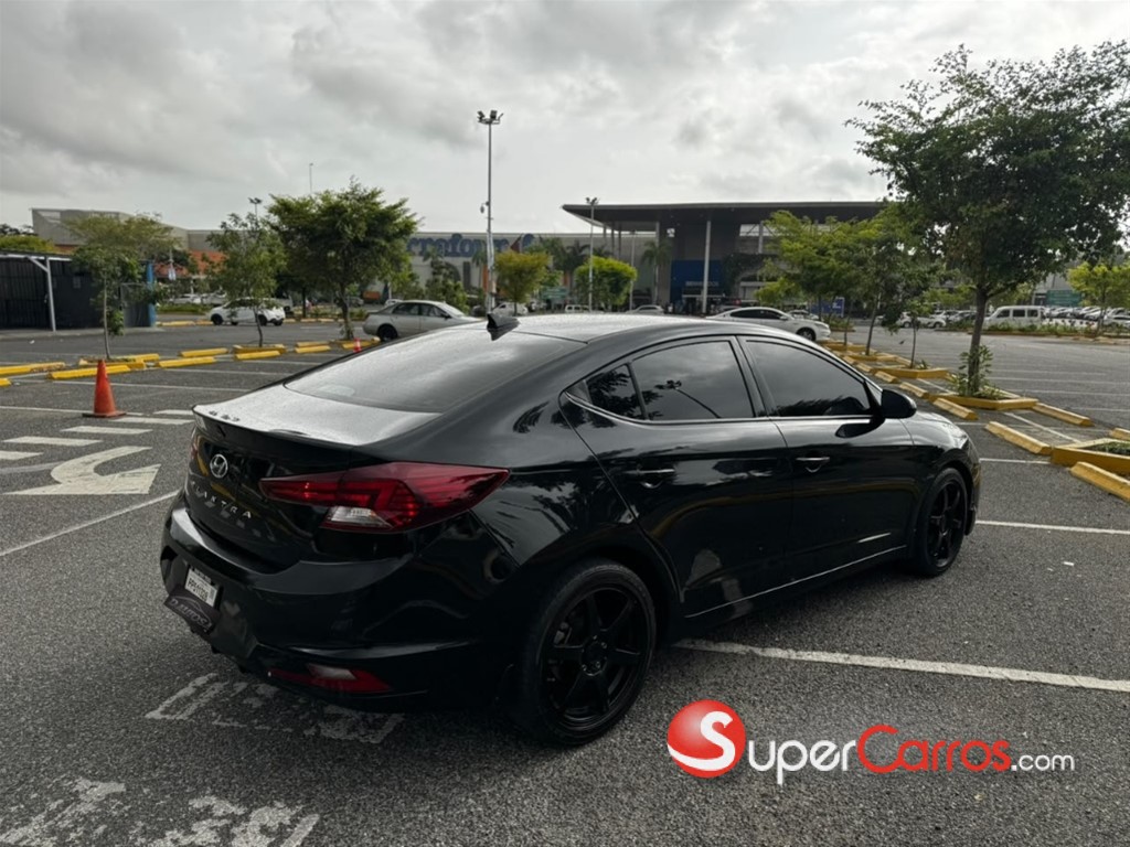 2020 Hyundai Elantra SEL — foto 10 / 12