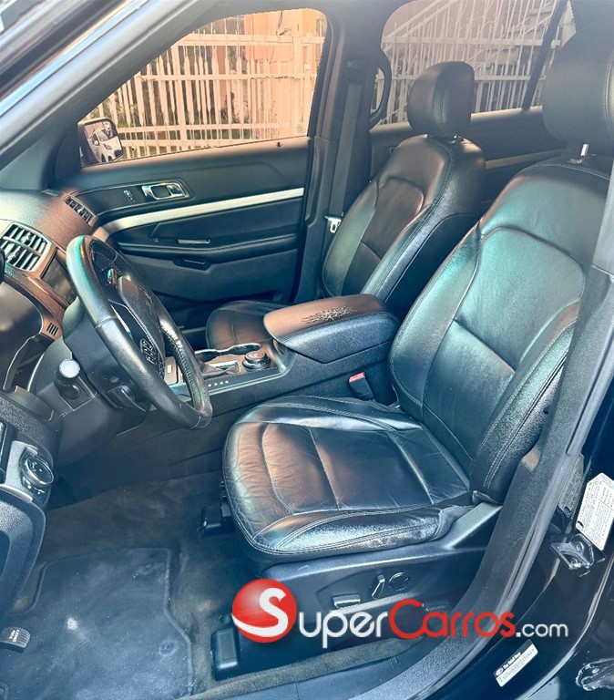2016 Ford Explorer XLT 4WD — foto 2 / 10