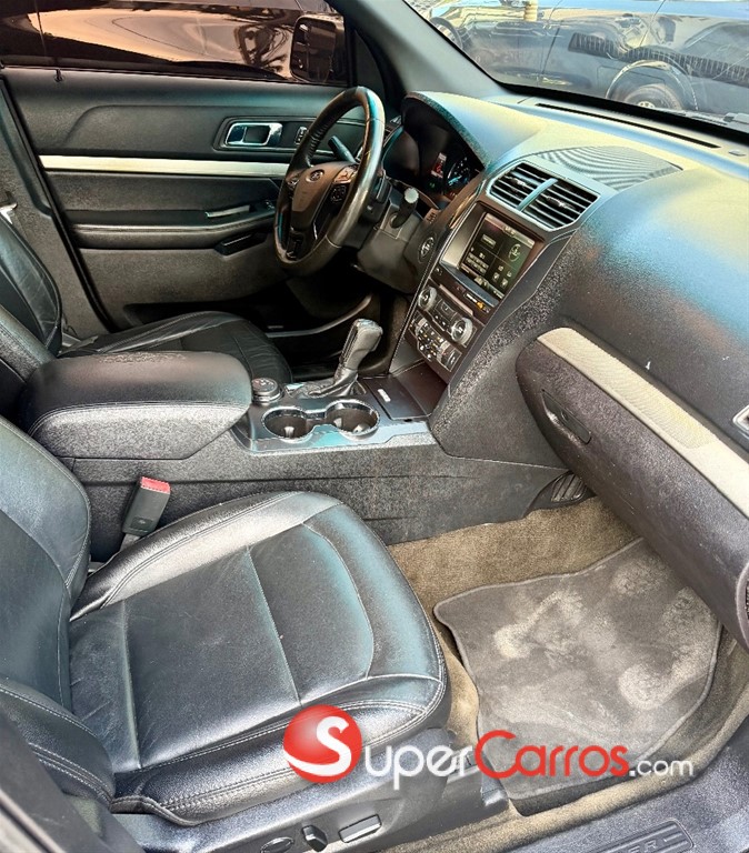 2016 Ford Explorer XLT 4WD — foto 8 / 10