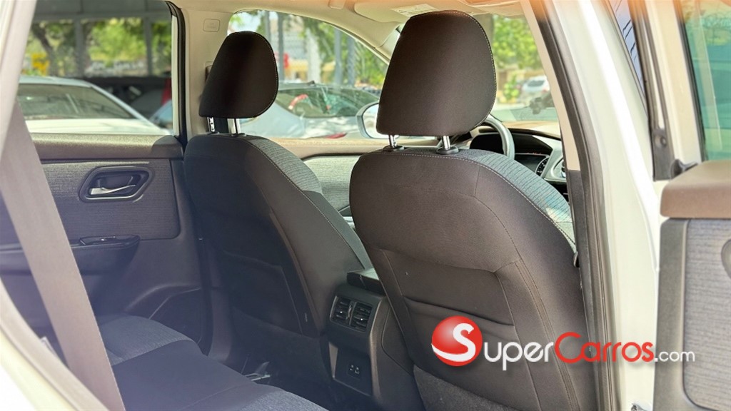 2021 Nissan Rogue SV FULL — foto 9 / 12