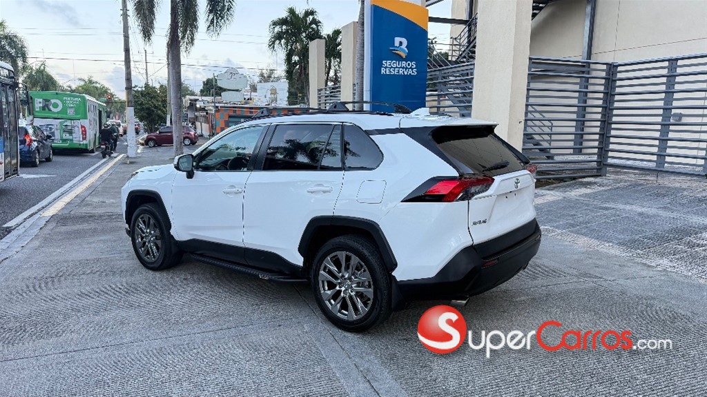 2021 Toyota RAV4 LE — foto 8 / 8