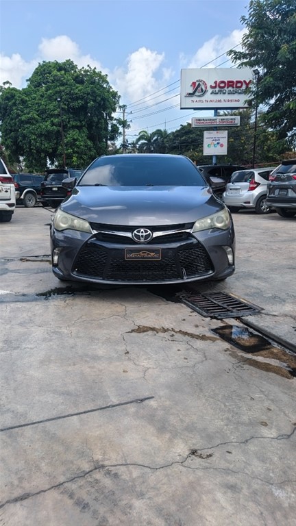 2015 Toyota Camry SE — foto 10 / 11