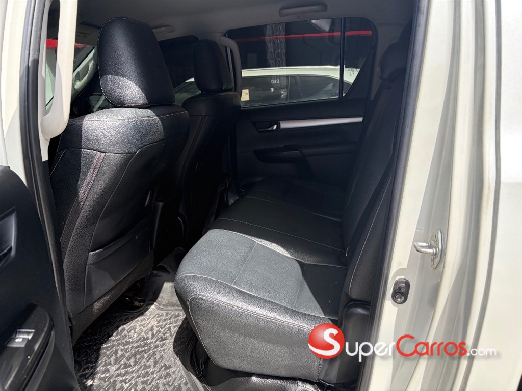 2018 Toyota Hilux SRV — foto 8 / 8