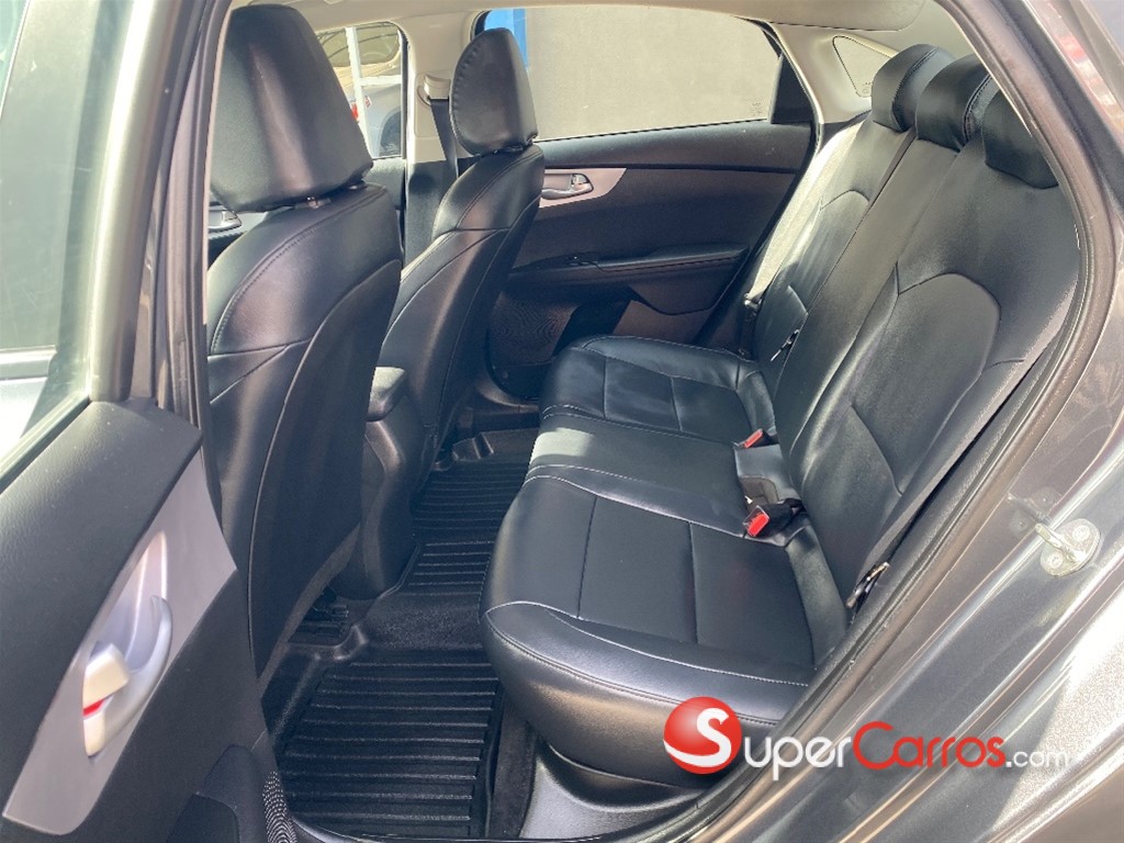 2024 Kia Forte LXS — foto 8 / 11