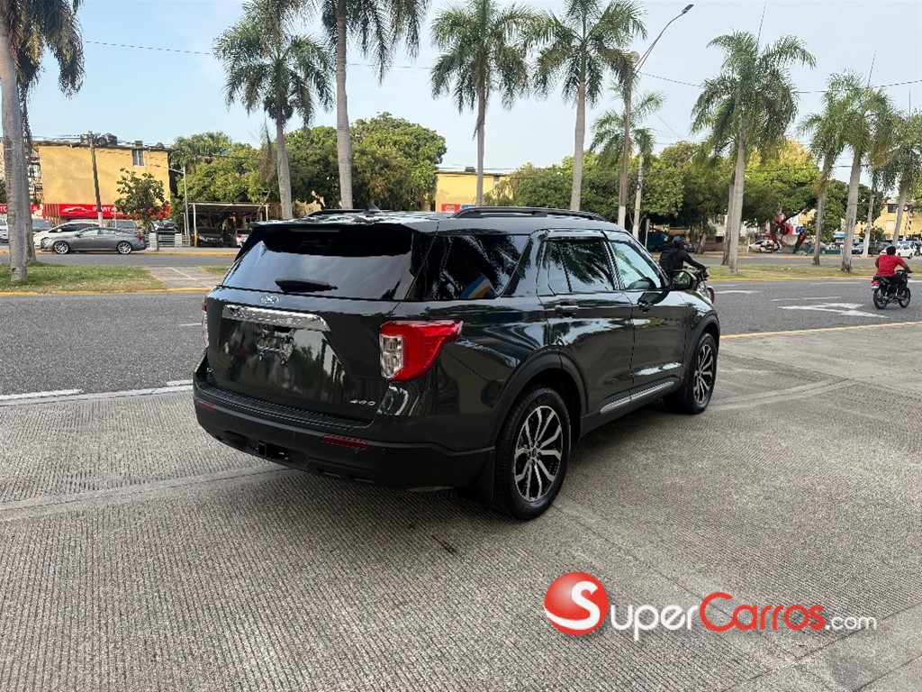 2021 Ford Explorer XLT 4WD — foto 8 / 10