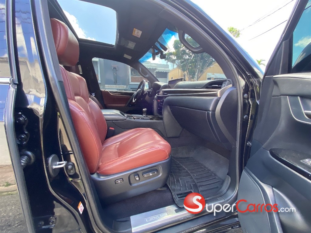 2016 Lexus LX 570 — foto 6 / 12
