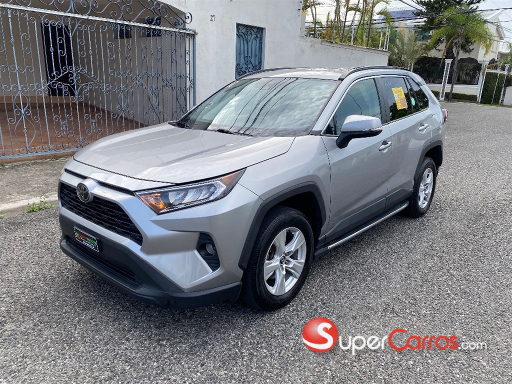 2020 Toyota RAV4 XLE — foto 2 / 11