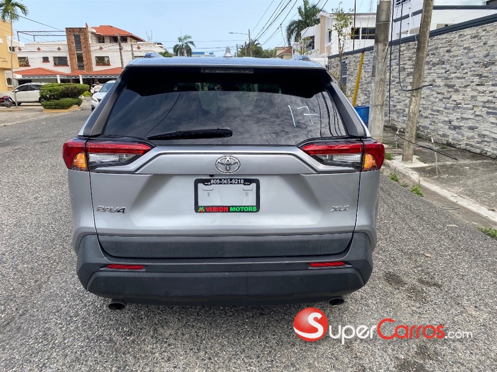 2020 Toyota RAV4 XLE — foto 5 / 11