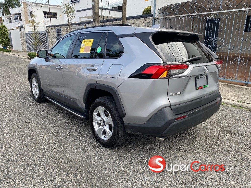 2020 Toyota RAV4 XLE — foto 6 / 11