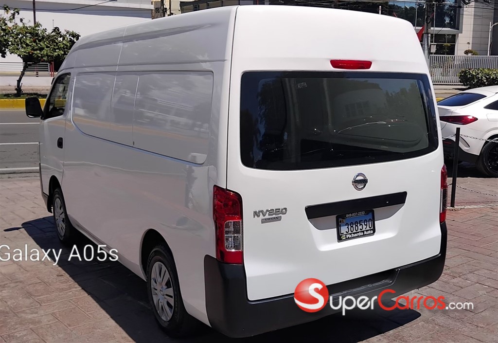 2017 Nissan Urvan — foto 2 / 5