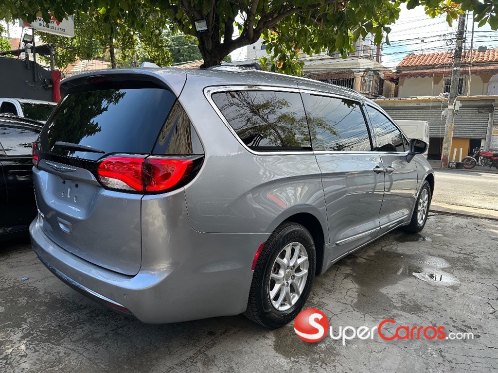 2020 Chrysler Pacifica Limited — foto 4 / 10