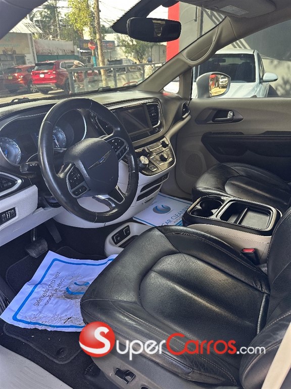 2020 Chrysler Pacifica Limited — foto 8 / 10