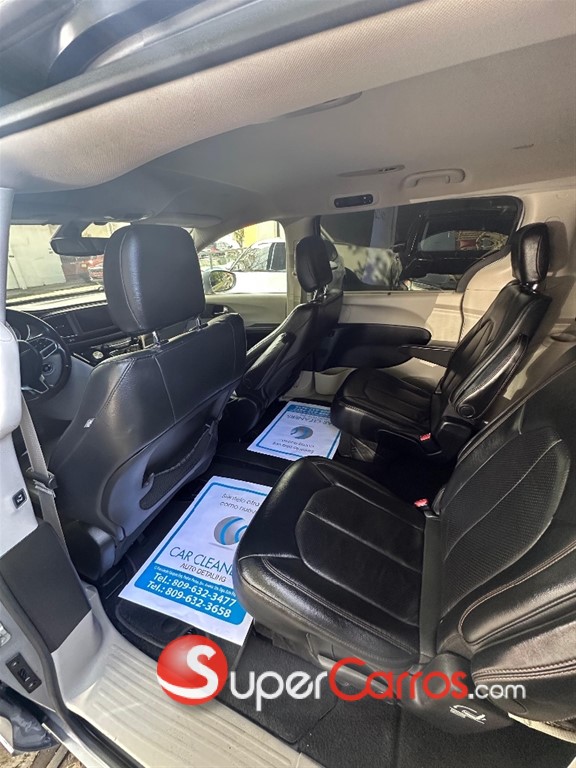 2020 Chrysler Pacifica Limited — foto 9 / 10