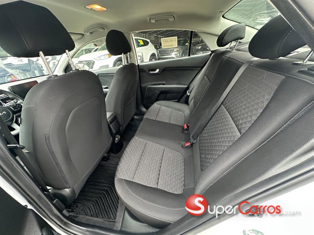 2022 Kia Rio S — foto 9 / 12