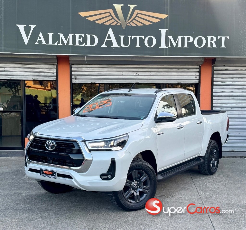 2025 Toyota Hilux SRV
