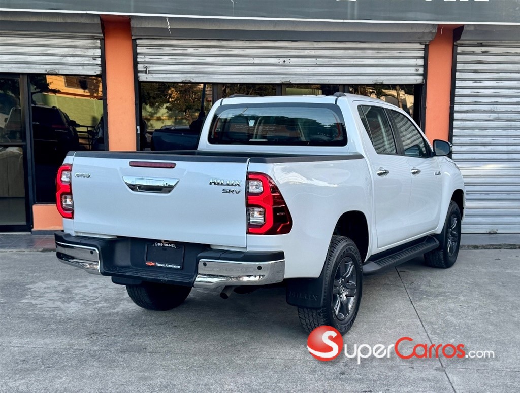2025 Toyota Hilux SRV — foto 8 / 12