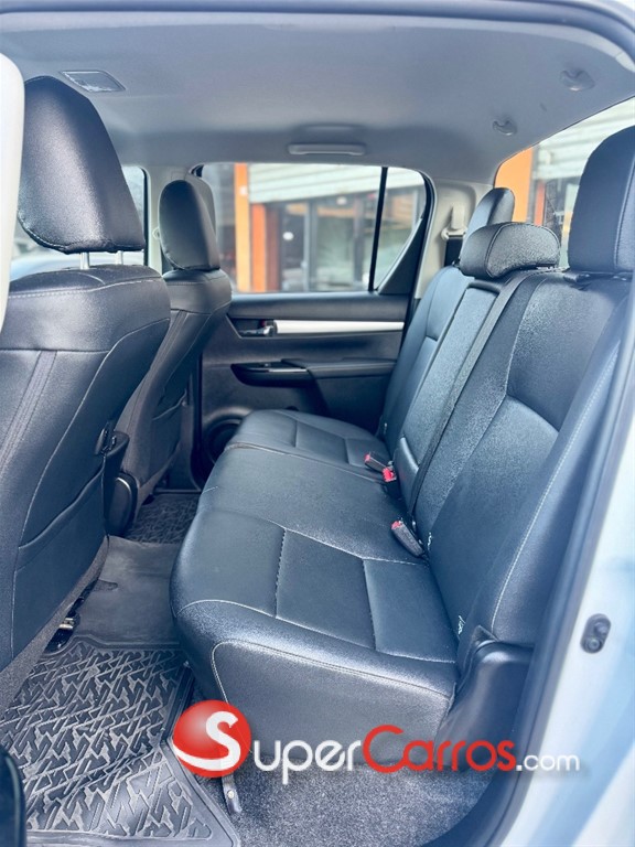 2025 Toyota Hilux SRV — foto 9 / 12
