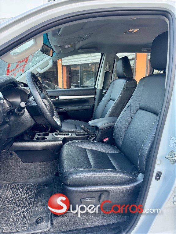 2025 Toyota Hilux SRV — foto 10 / 12