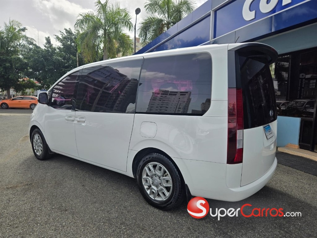 2024 Hyundai Staria — foto 9 / 12