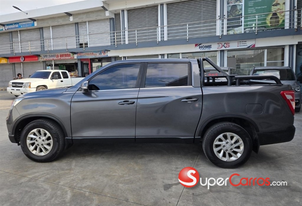2021 KGM Rexton — foto 8 / 12