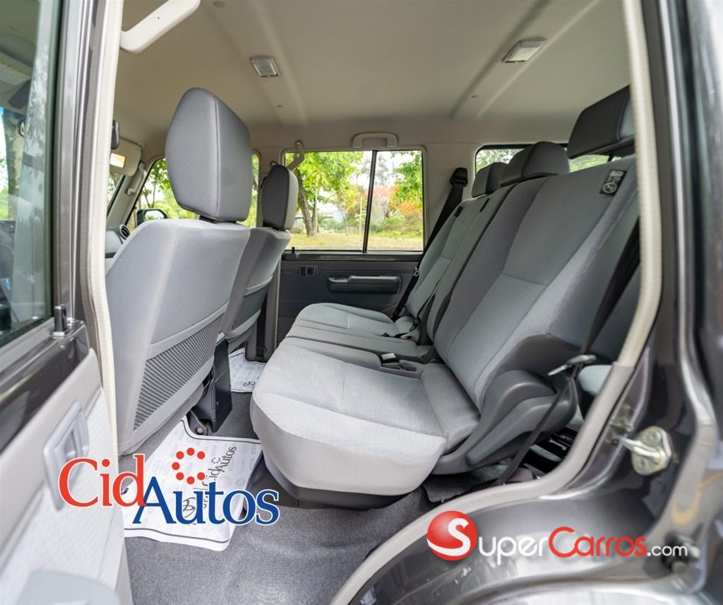 2027 Toyota Land Cruiser Serie 70 — foto 10 / 12