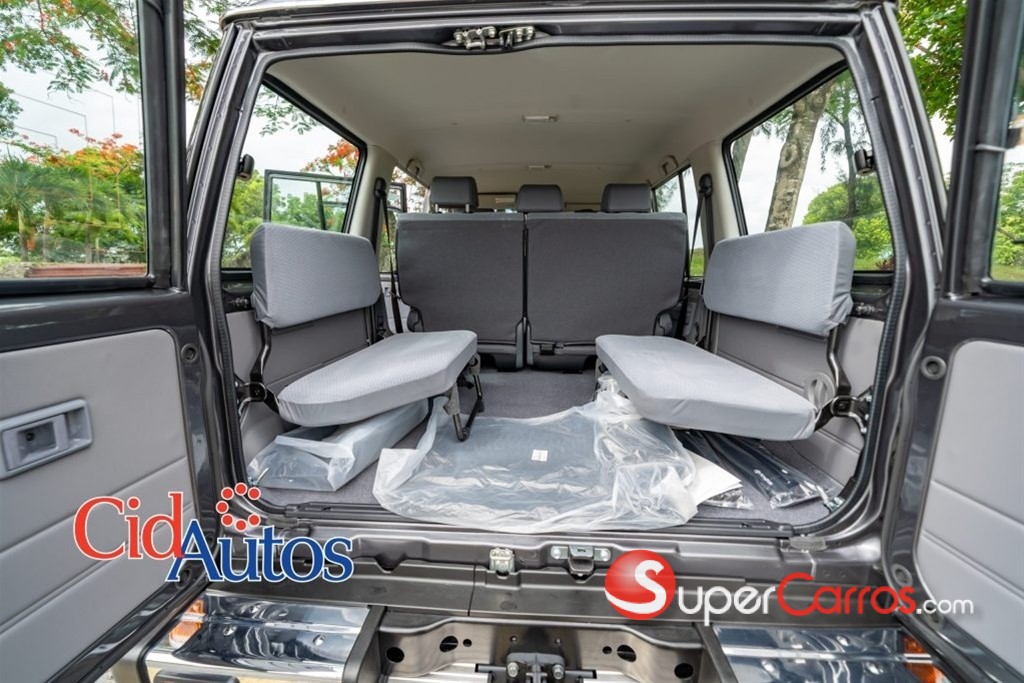2027 Toyota Land Cruiser Serie 70 — foto 11 / 12